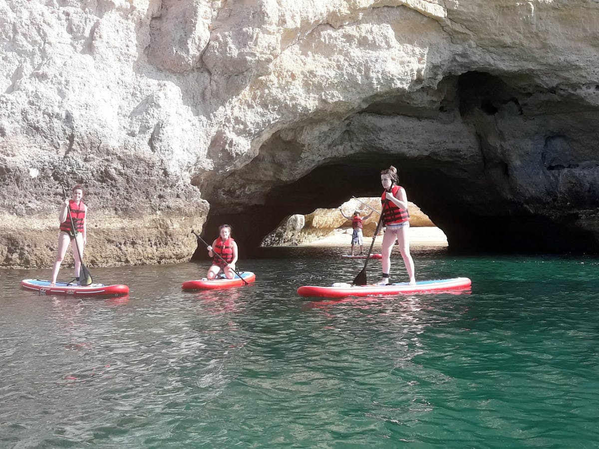 Grotte e scogliere di Benagil in Stand Up Paddle