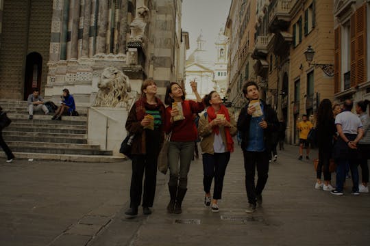 Jantar itinerante no centro histórico de Gênova