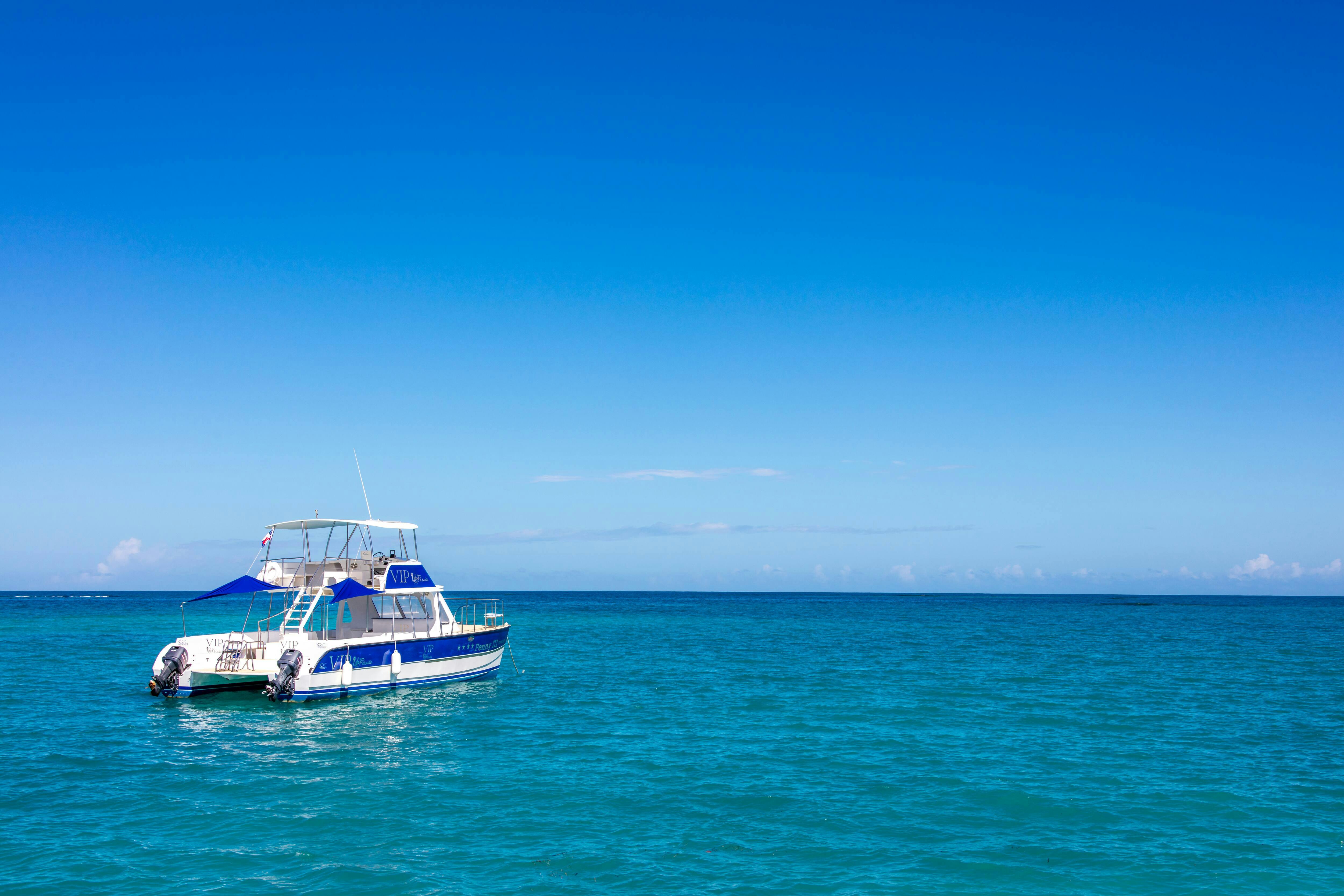 Private Catamaran Paradise Island Tour