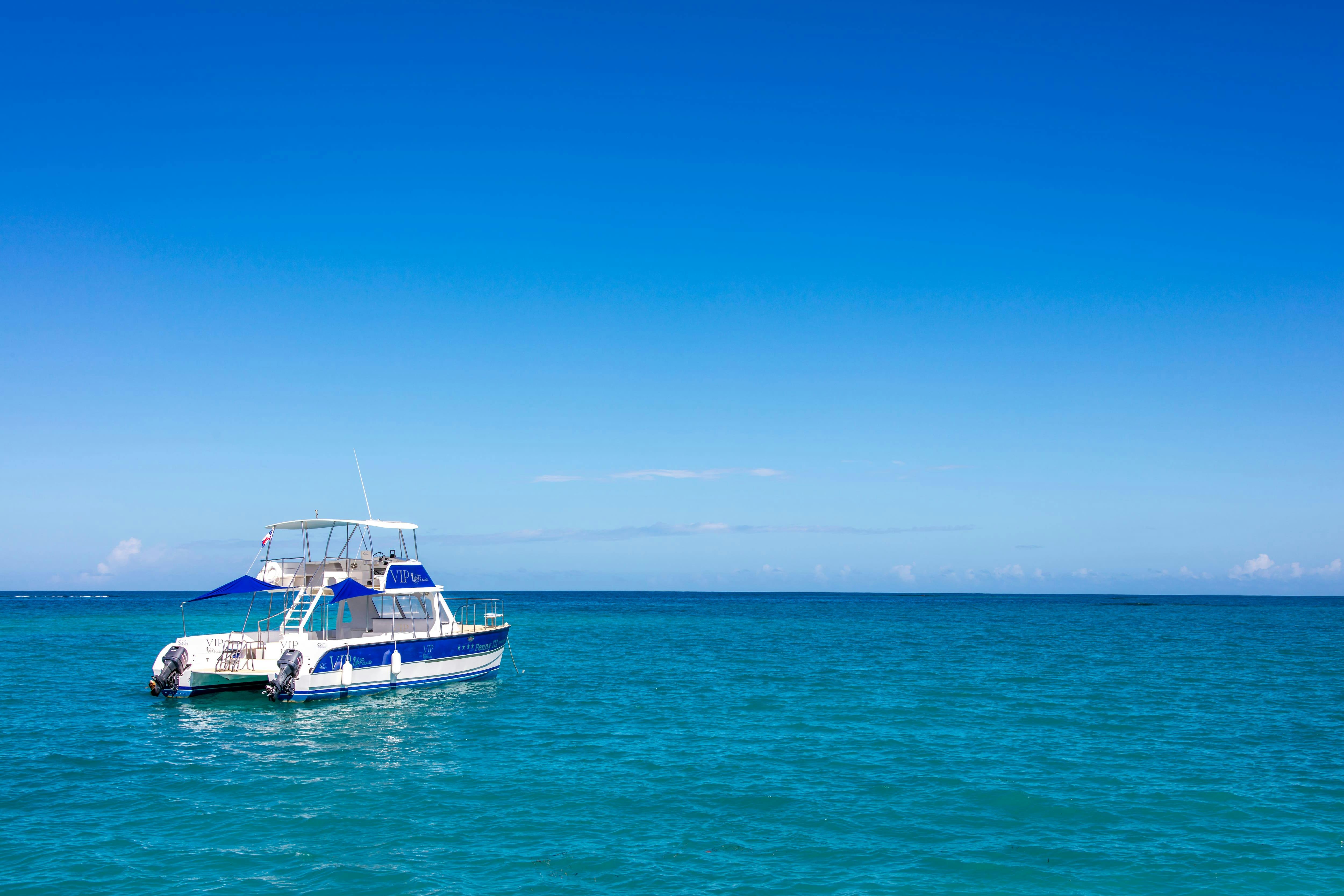 Private Catamaran Paradise Island Tour