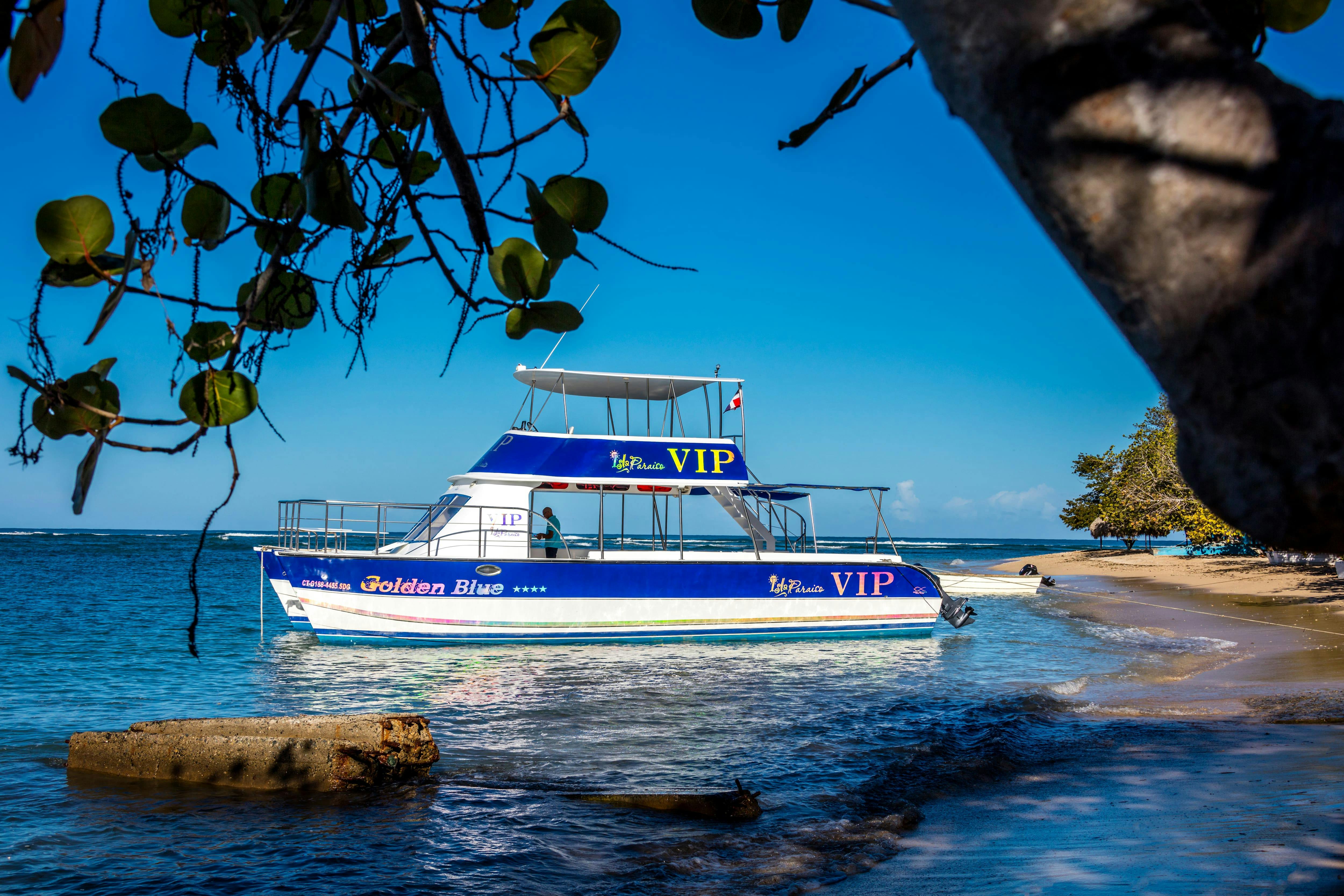 Private Catamaran Paradise Island Tour