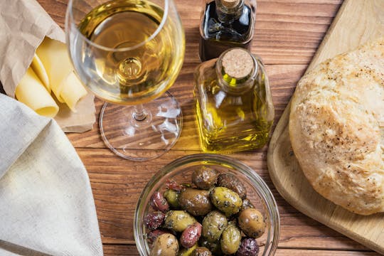 Bezoek aan de wijnmakerij Di Giovanna met proeverij van vier wijnen en een lichte lunch