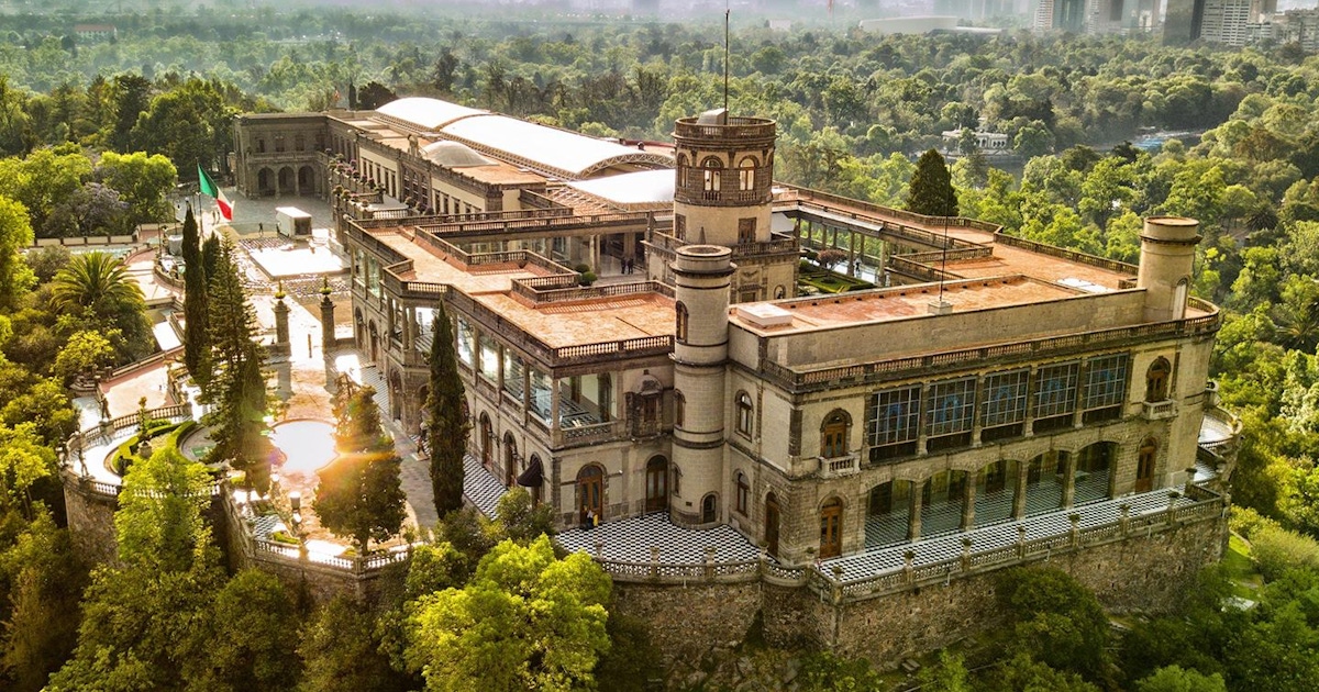 Chapultepec guided tour with castle and zoo musement