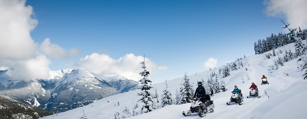 Whistler en motos de nieve sobre pistas frescas - Tour matutino intermedio
