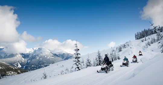 Whistler snowmobiling em trilhas novas - excursão matinal intermediária