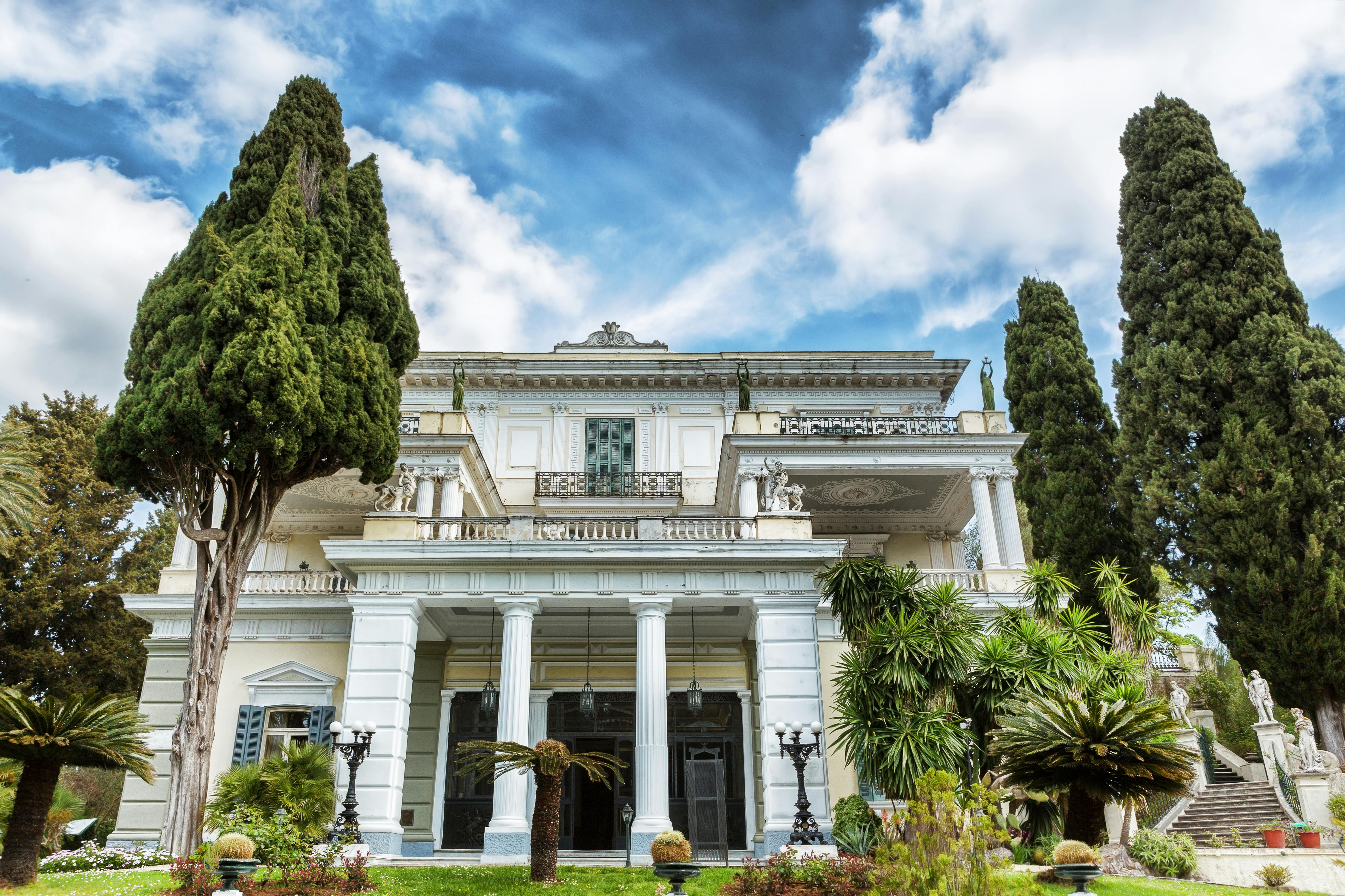 Corfu em um dia: Palácio Achillion, Paleokastritsa e Cidade Velha
