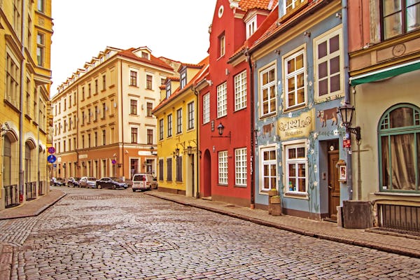 Excursão a pé histórica exclusiva de Riga com um local