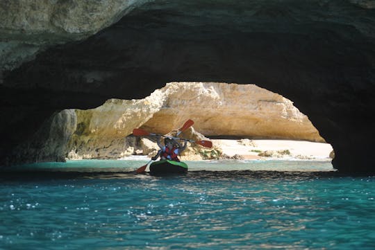 Experiencia en kayak en Benagil con transporte