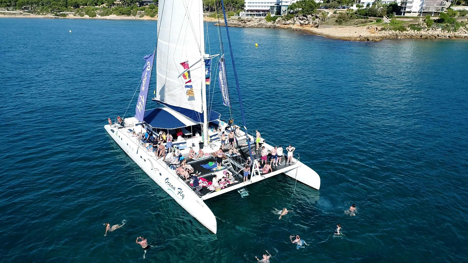 Experiencia de día completo en catamarán en Cambrils