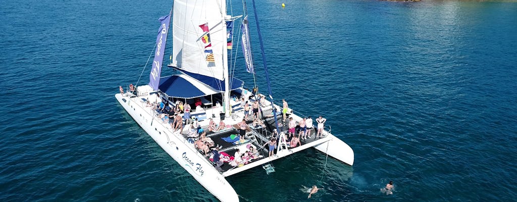 Experiencia de día completo en catamarán en Cambrils