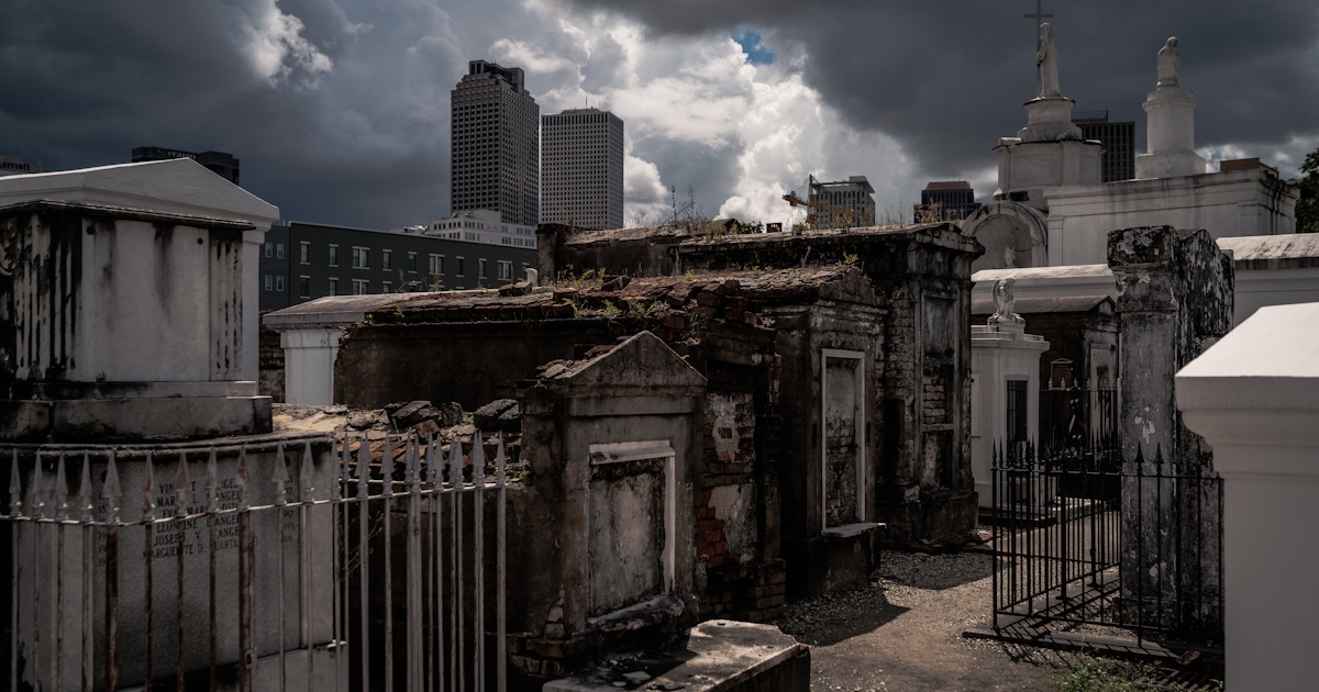 haunted history bus tour new orleans