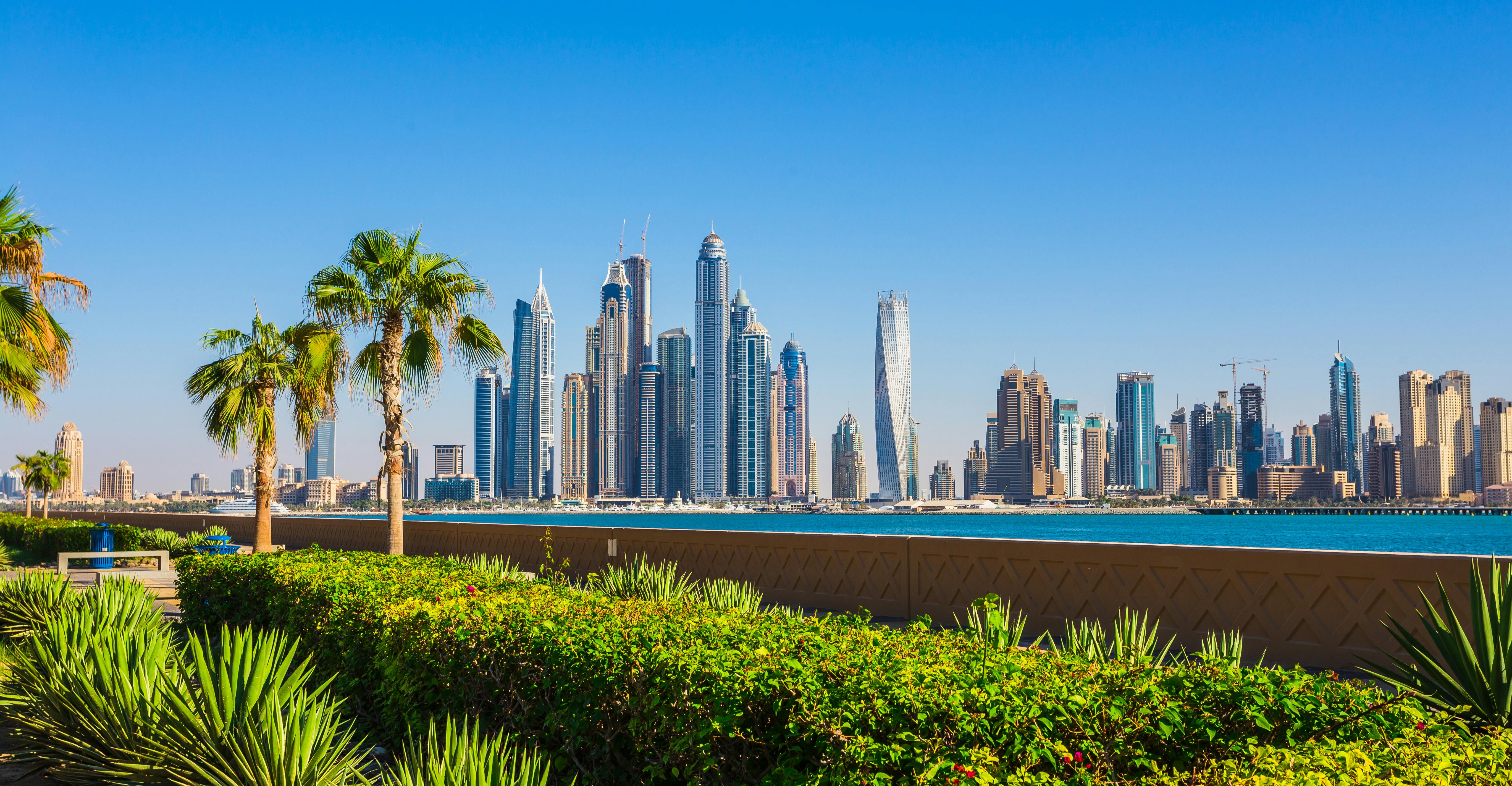 Halbtägige Tour durch Dubai und Besuch der Blauen Moschee von Sharjah aus