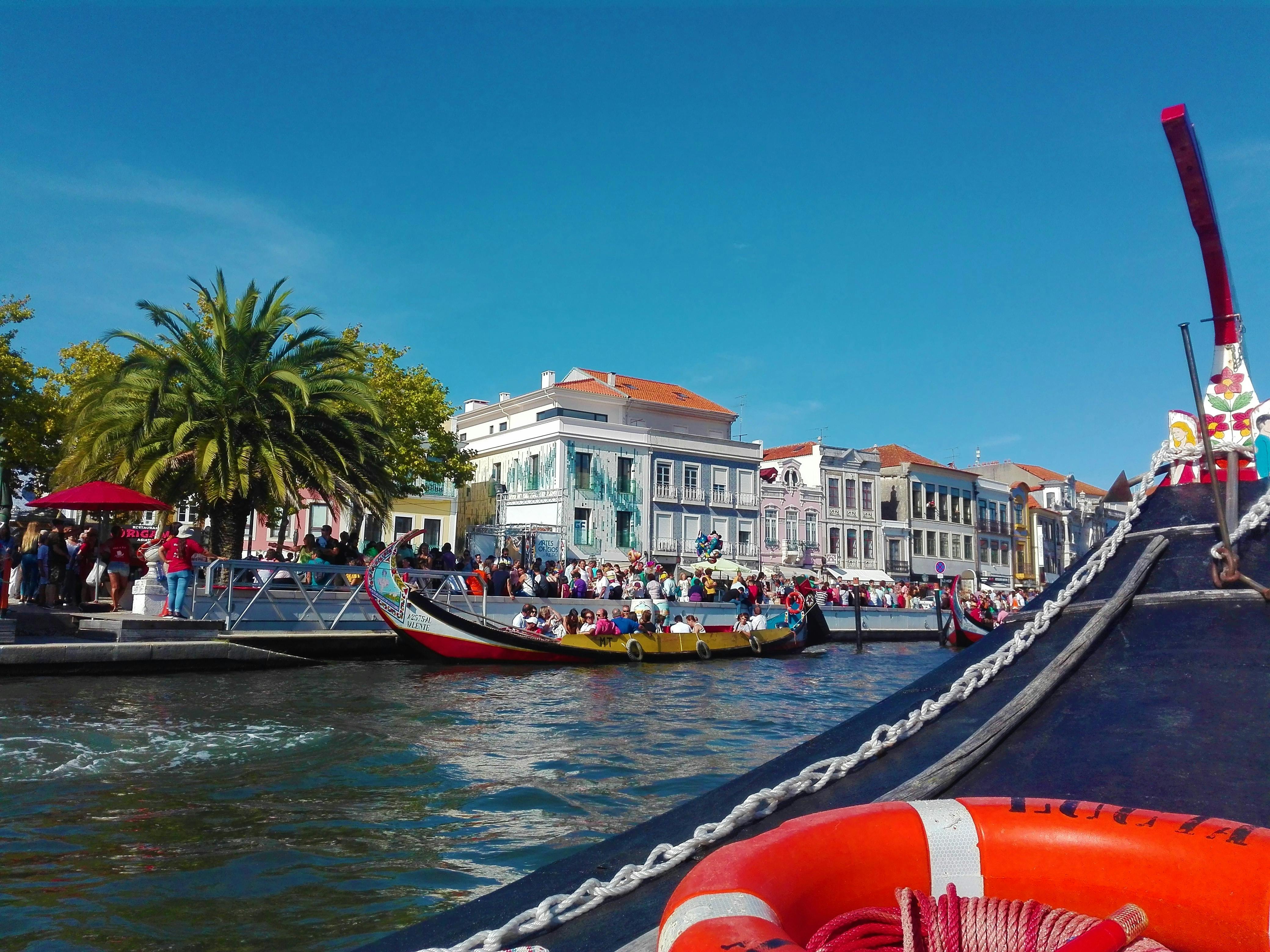 Viaje de Coimbra a Oporto con visita guiada en Aveiro y paseo en barco