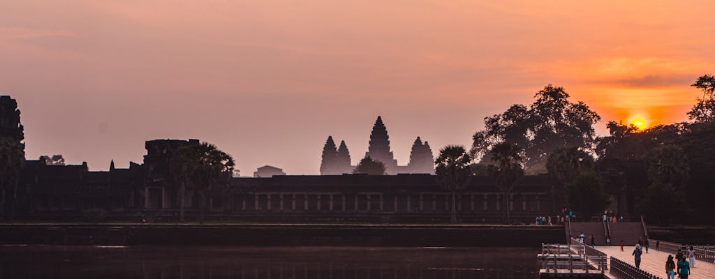 Sunrise at Angkor Wat and Angkor complex discovery by 4x4