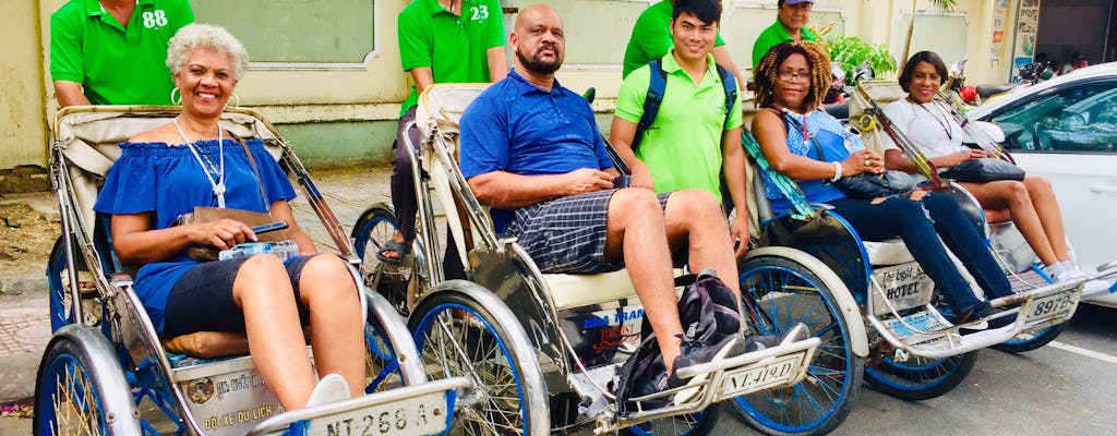 Tour de comida callejera en rickshaw en Nha Trang con degustación de comida