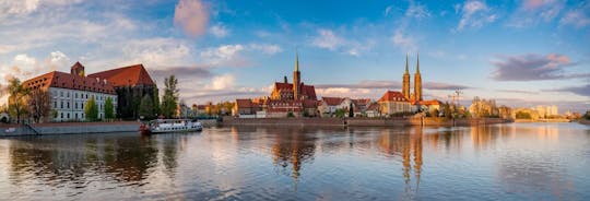 Wrocławskie prywatne miasto podkreśla wycieczkę samochodem elektrycznym