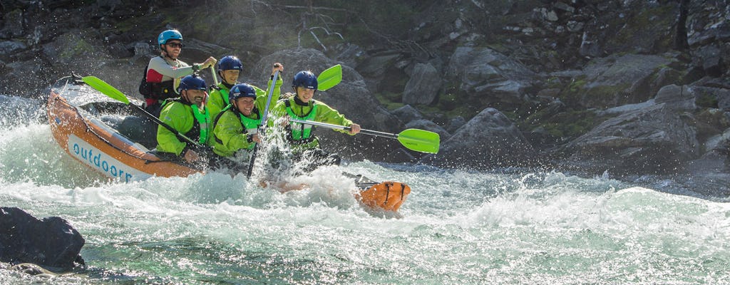 Whitewater rafting in the Raundal river