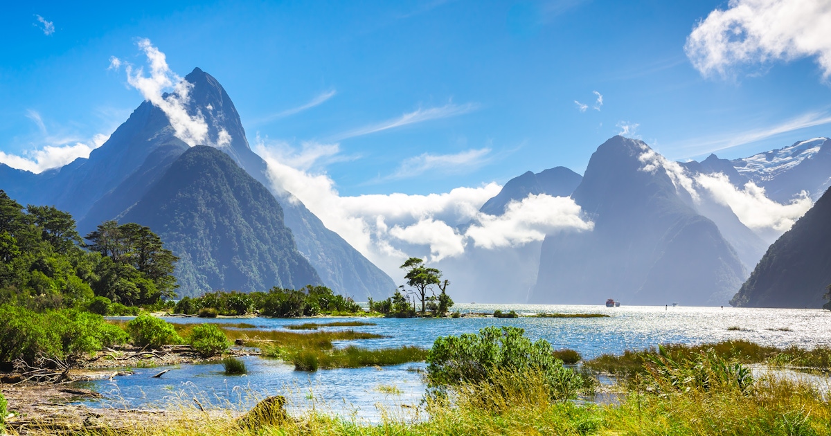 Milford Sound: What to Do, What to Book, and How to Plan It (Tips + FAQ)