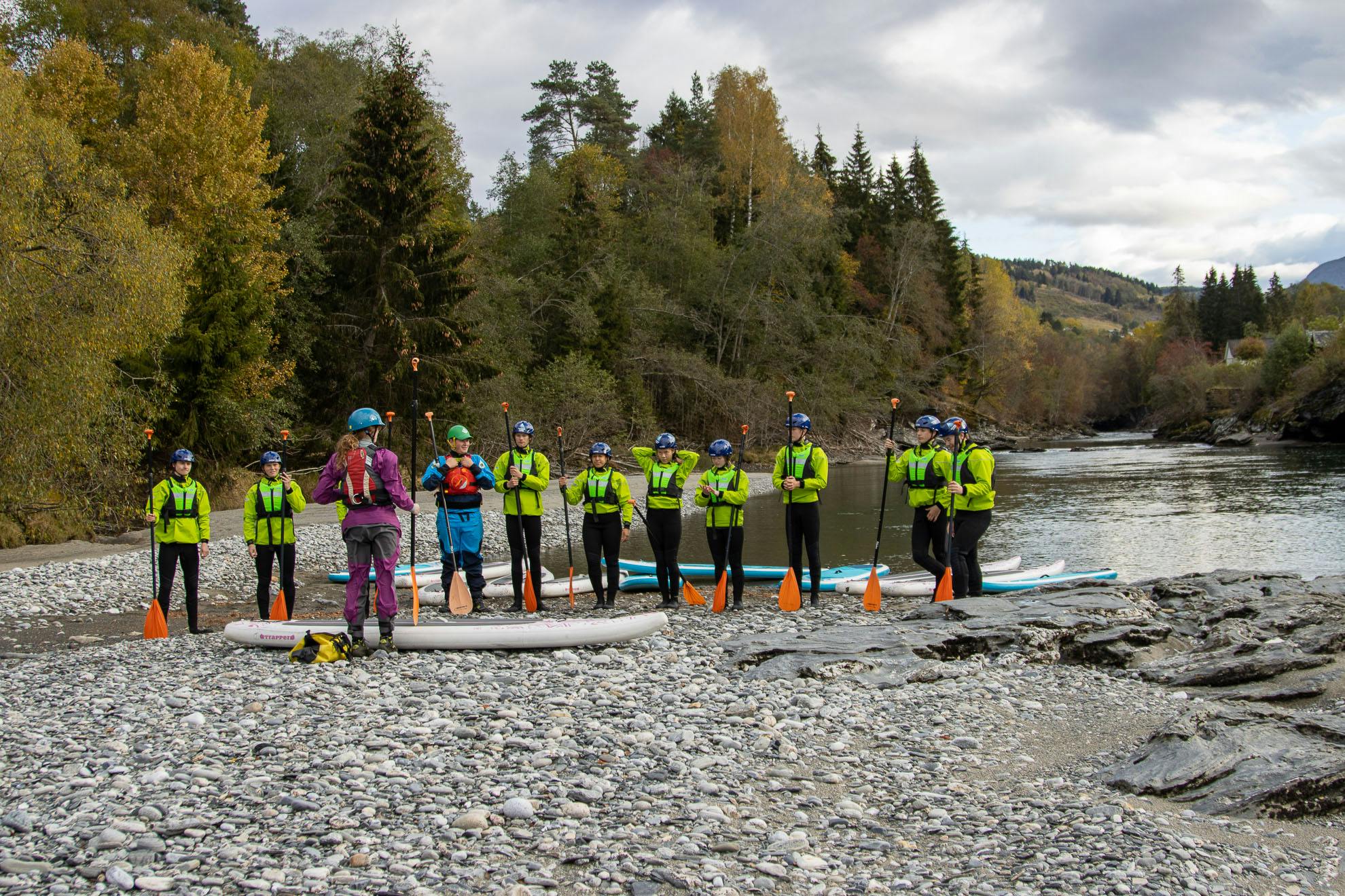 Guided SUP experience in the Vosso river