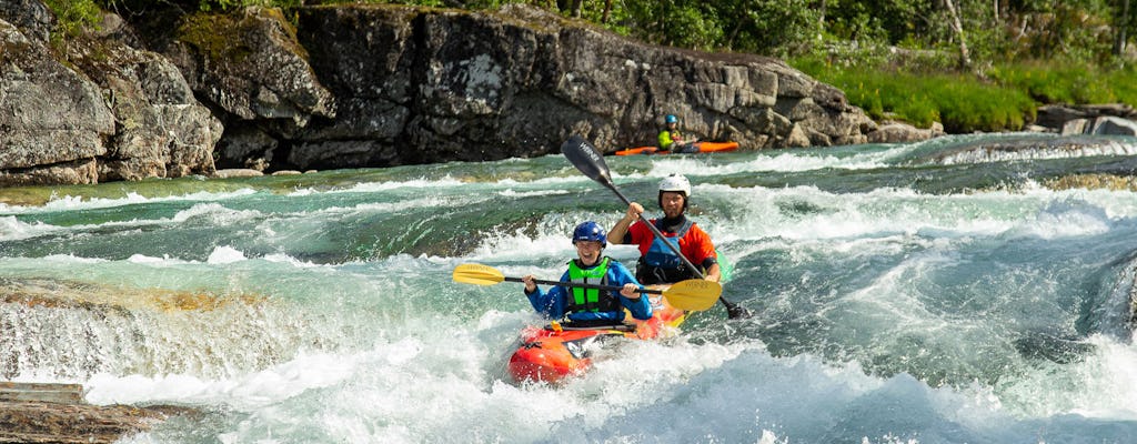 Experiencia en kayak en tándem en un río de aguas bravas