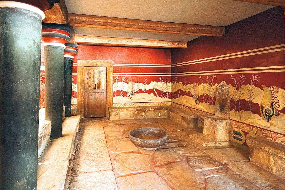 Palace of Knossos and Heraklion Small-Group Tour