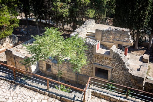 Palace of Knossos and Heraklion Small-Group Tour