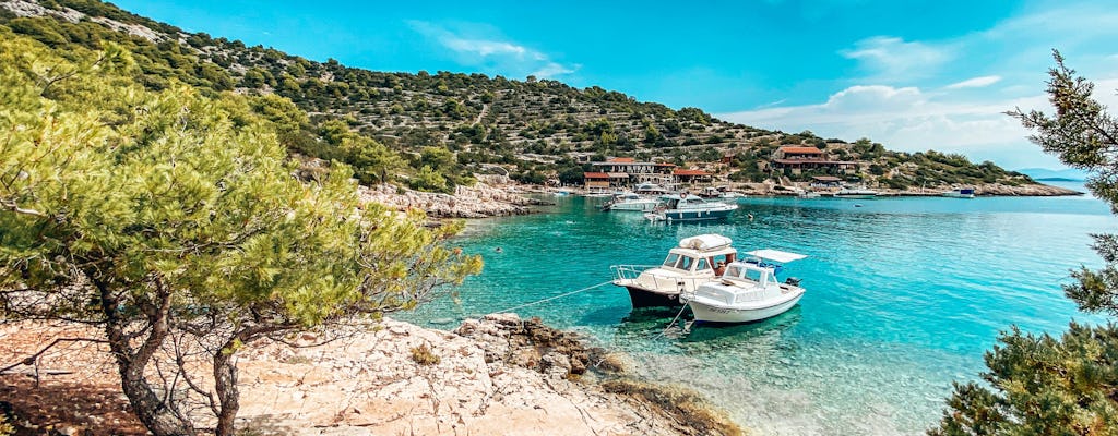 Wycieczka po wyspach łodzi motorowych na archipelagu Šibenik