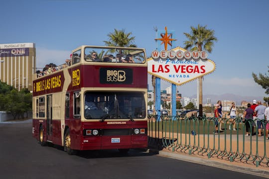 Excursão de ônibus grande em Las Vegas