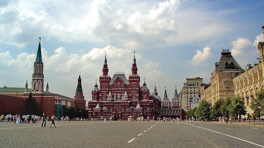 Self-guided audio tour around the fortress wall in Moscow Kremlin