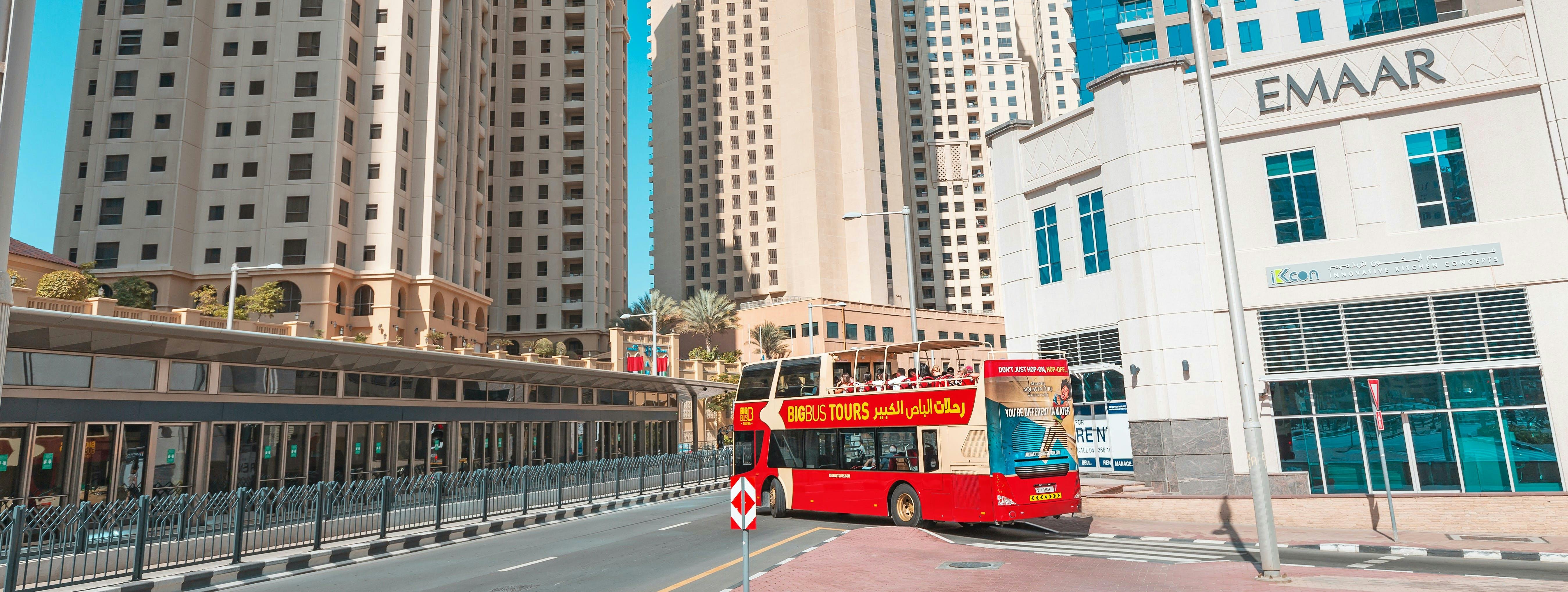 Excursão de ônibus grande em Dubai