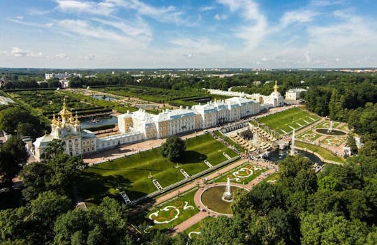 Peterhof private tour with scenic ride by hydrofoil