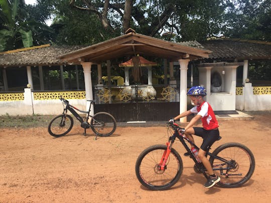 Visite à vélo dans la campagne