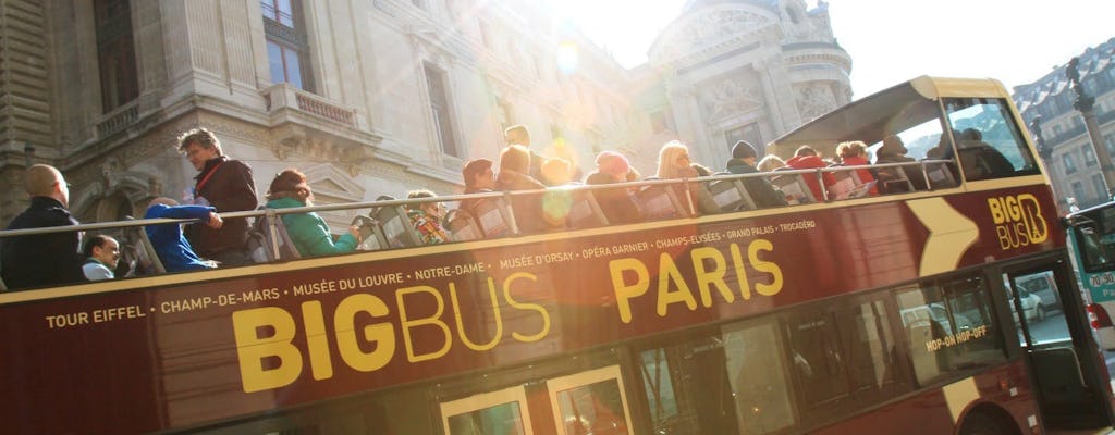 Excursão de ônibus grande em Paris