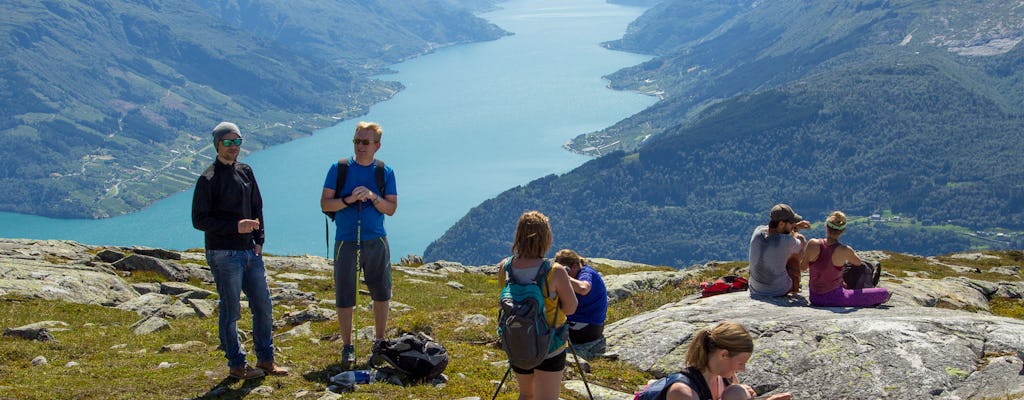 Ganztägige Fjordwanderung zum Berg Oksen