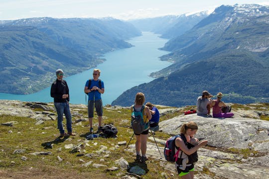 Randonnée d'une journée dans le fjord au mont Oksen