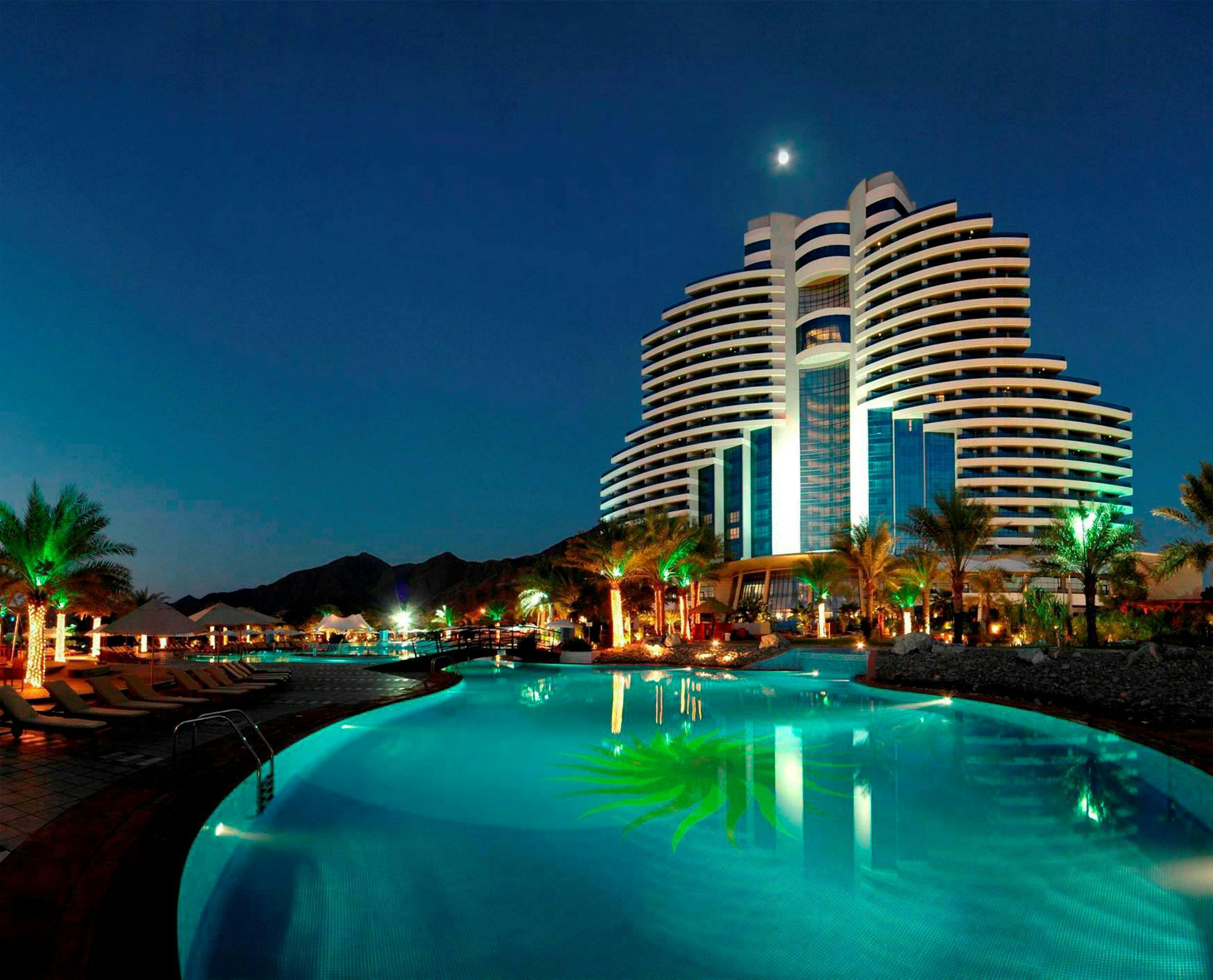 Le Meridien Al Aqah Beach Resort Daycation mit Strand- und Poolzugang