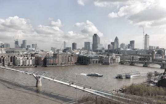 Private photography tour past London's famous landmarks