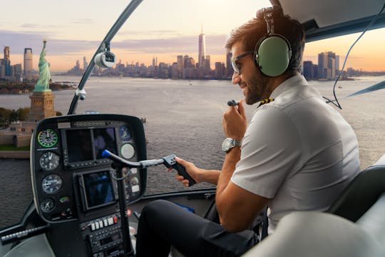 Tour privato in elicottero di New York di coppia da Manhattan con brindisi con champagne