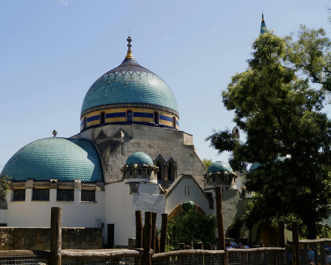 Skip-the-line escorted entrance ticket to the Budapest Zoo