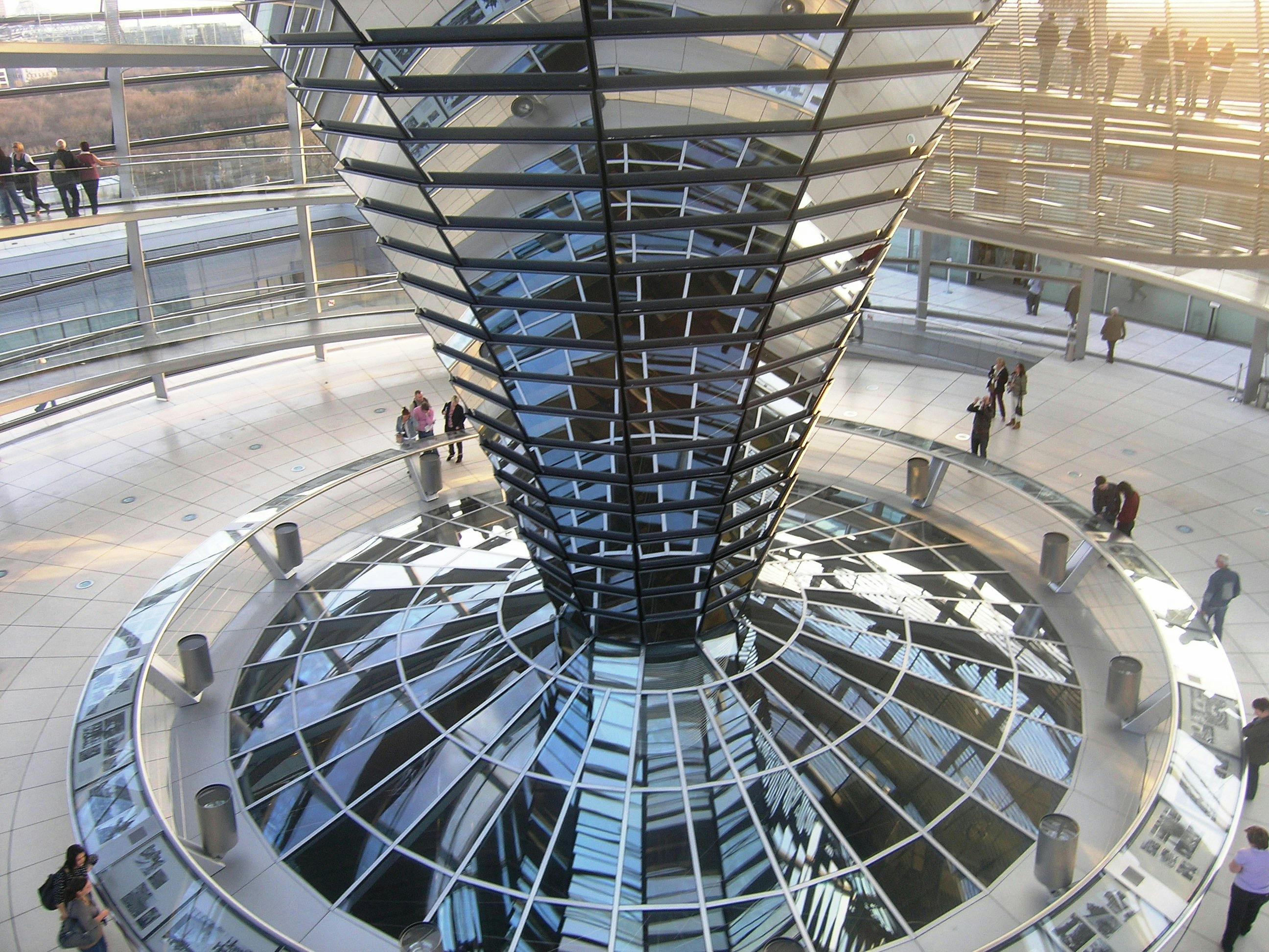 Tour del Reichstag di Berlino in tedesco con visita all'interno dell'edificio