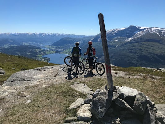 La experiencia de ciclismo de montaña Grand Traverse en Voss