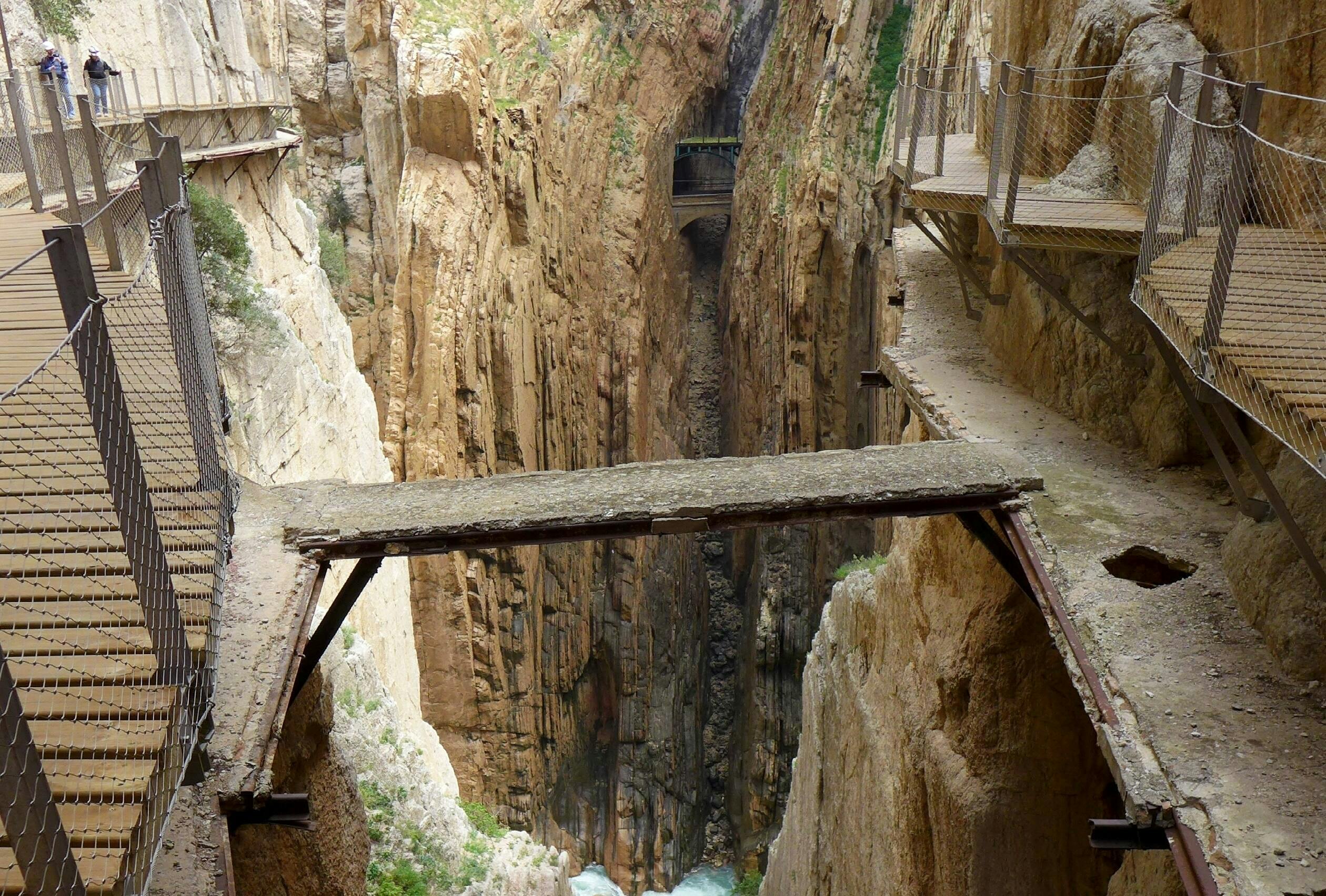 Caminito del Rey & White Village Tour