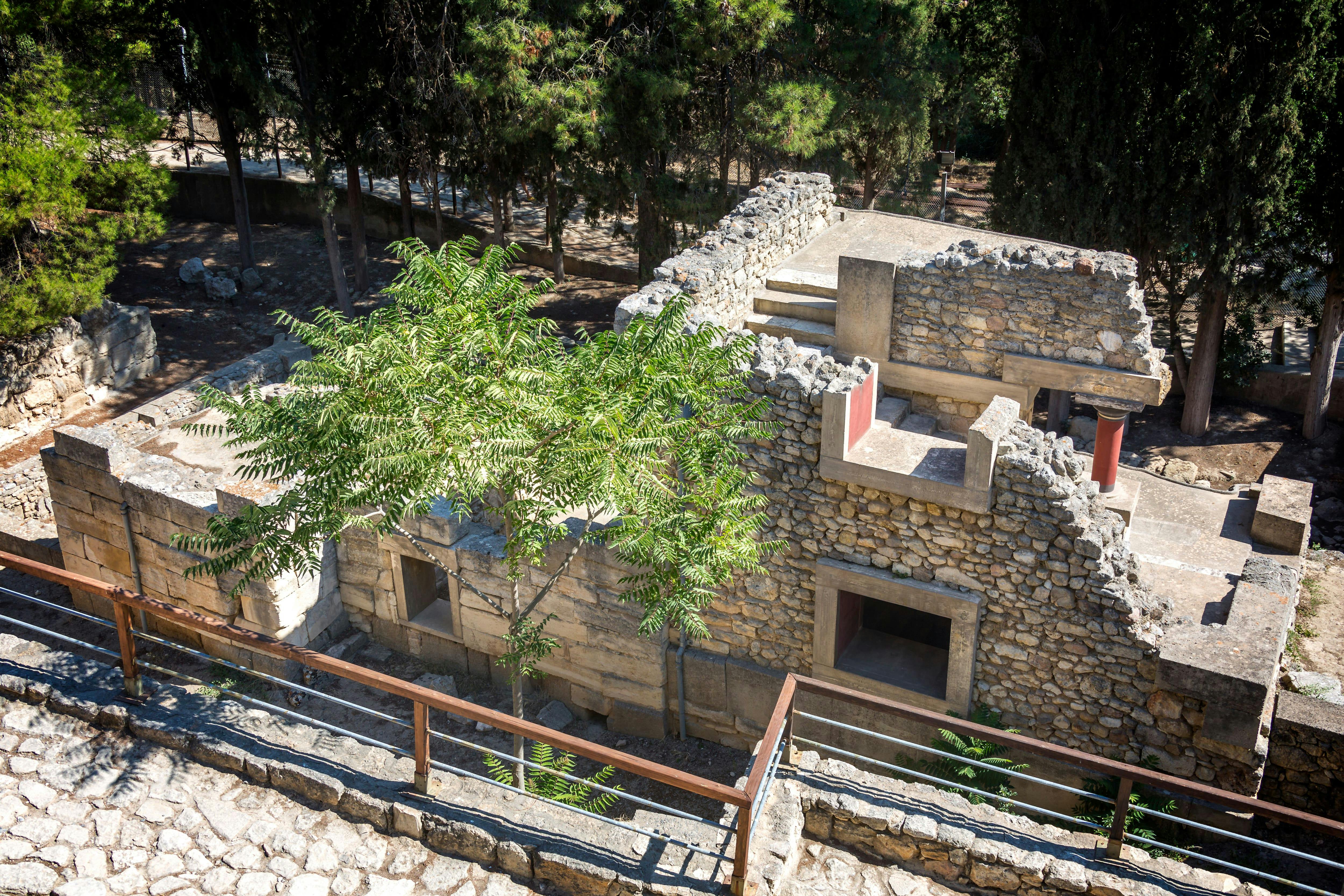 Palace of Knossos & Heraklion Small Group Tour