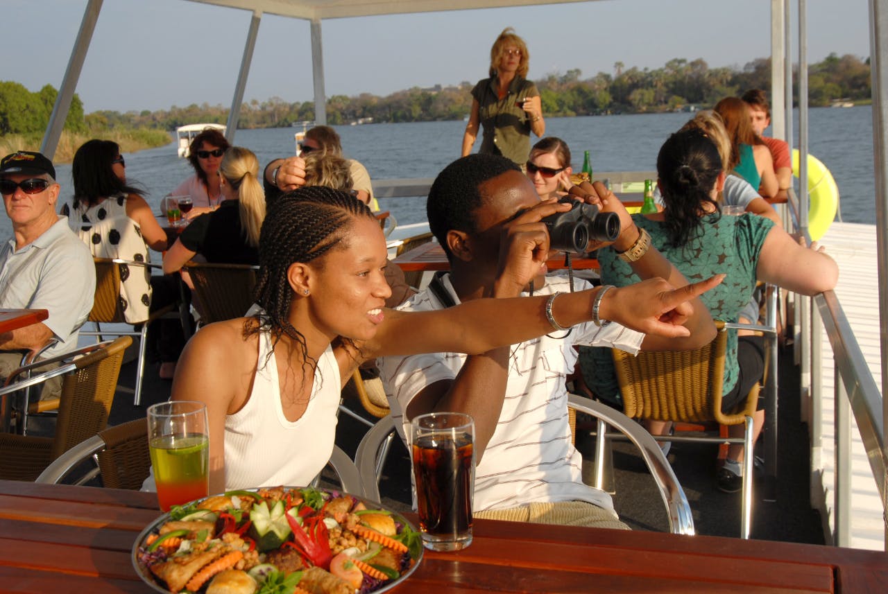 Bootsfahrt auf dem Sambesi-Fluss mit Mittagessen von der Seite Simbabwes aus