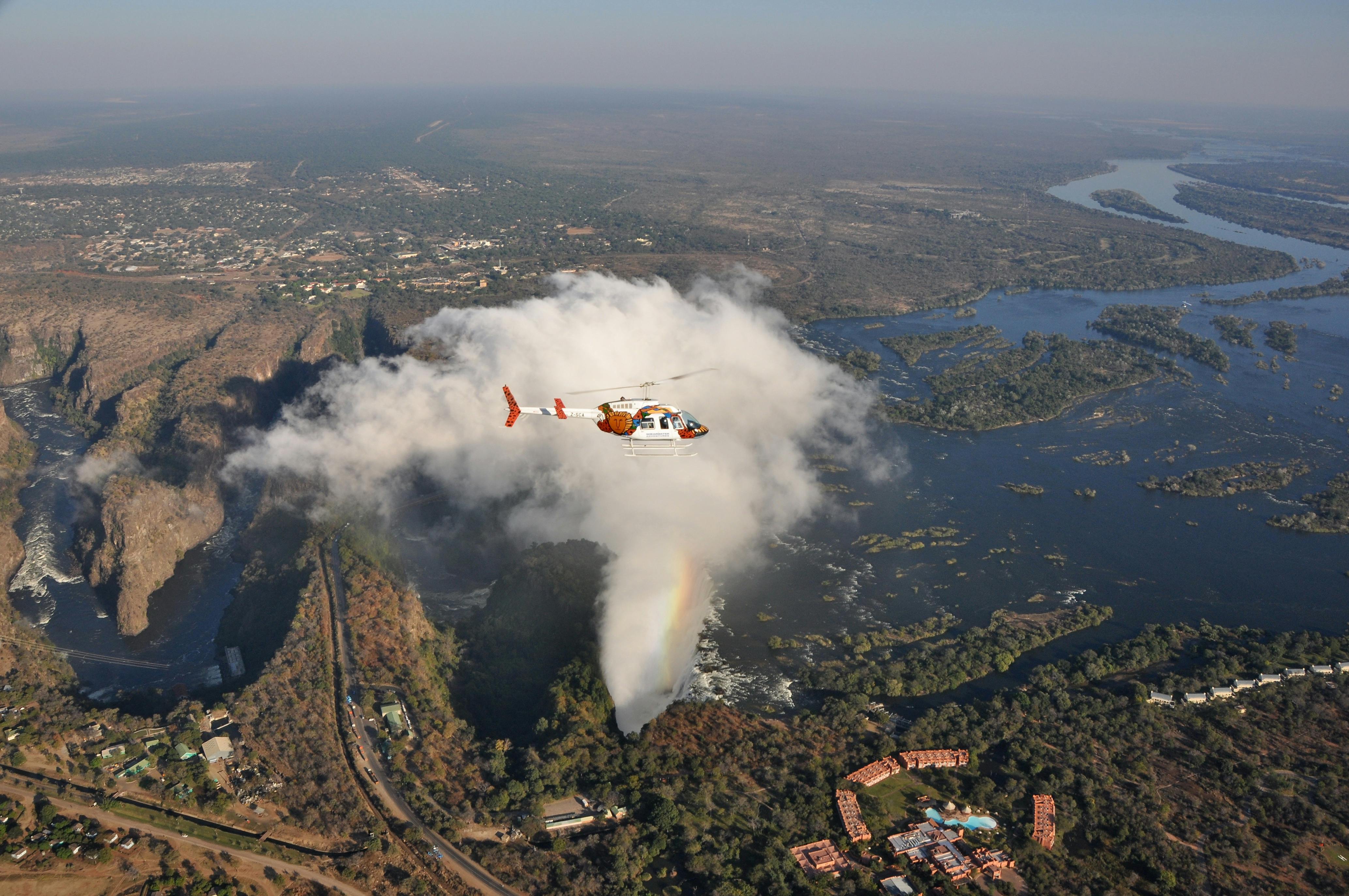 12-minutowy lot helikopterem nad Wodospadami Wiktorii od strony Zimbabwe