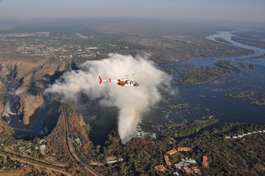 12-minütiger Helikopterflug an den Viktoriafällen von der Seite Simbabwes