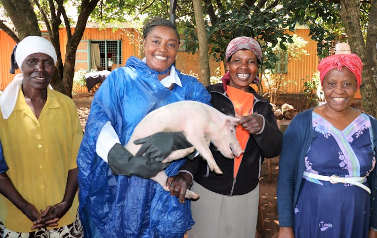 Kenyan communities and grandmothers 4-day tour from Nairobi