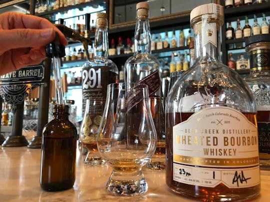 Recorrido a pie por los forajidos de la historia del whisky de Denver