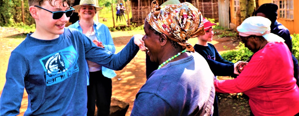 Visite de la ferme porcine d'une grand-mère kenyane au départ de Nairobi