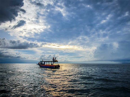 Schwimmendes Dorf Vespa und Bootsfahrt bei Sonnenuntergang